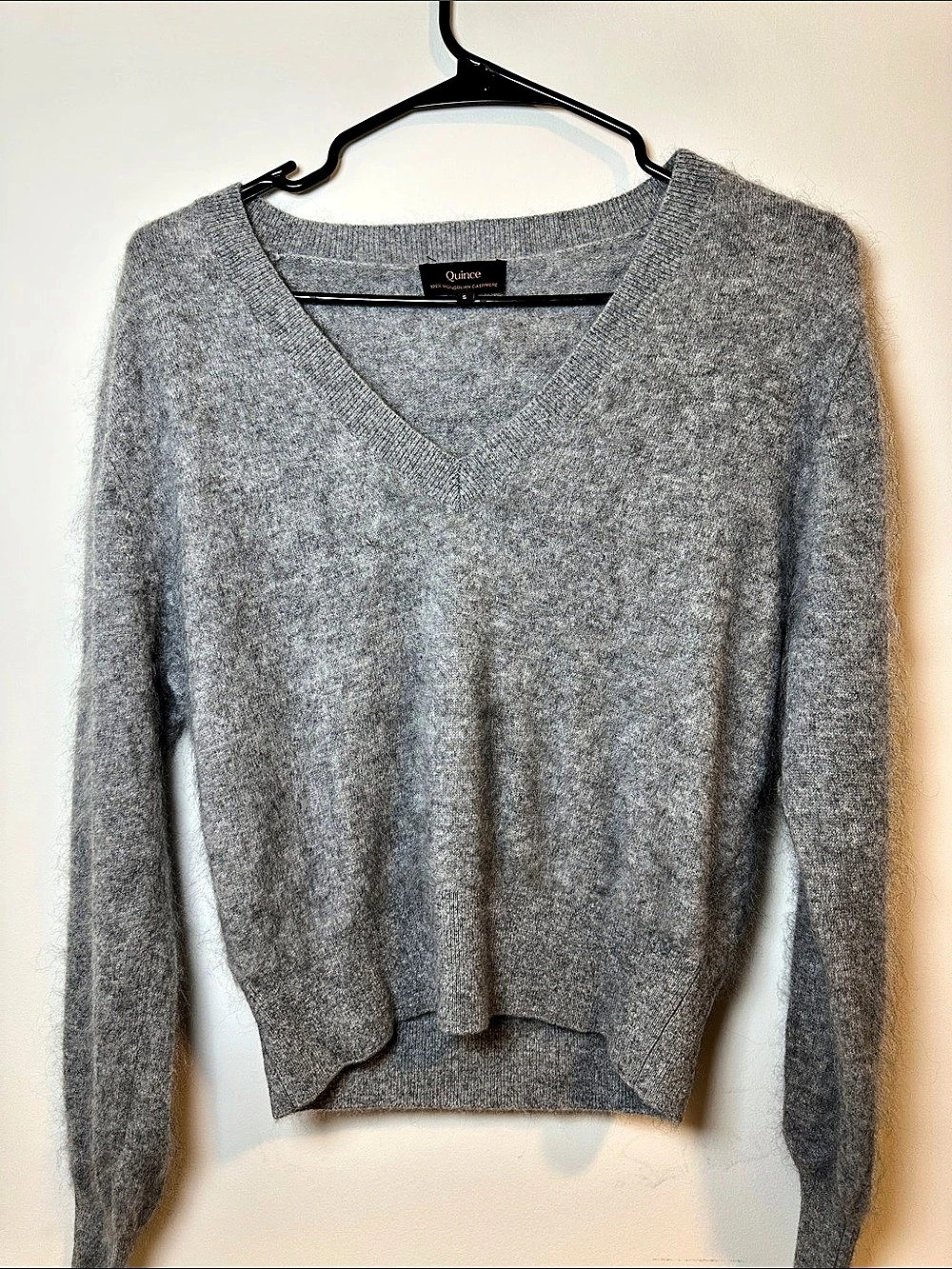 Quince Mongolian Cashmere V-Neck Sweater Gray Small